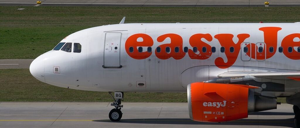 Een feestje met easy Jet tijdens vluchtvertraging